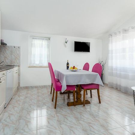 Apartments Emil Пула Екстер'єр фото