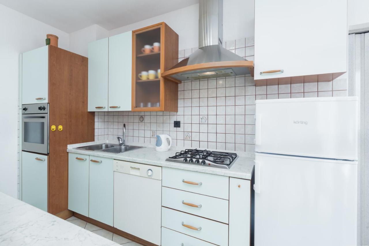 Apartments Emil Пула Екстер'єр фото