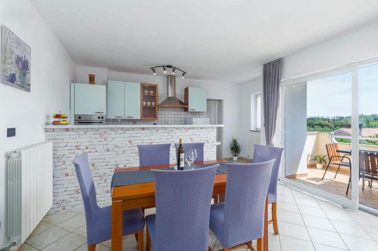 Apartments Emil Пула Екстер'єр фото