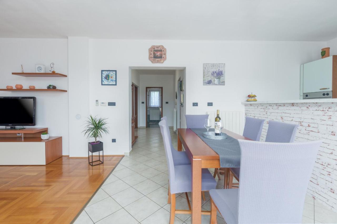 Apartments Emil Пула Екстер'єр фото