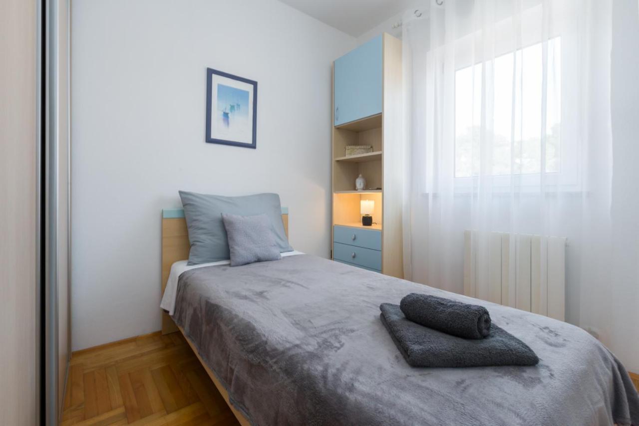 Apartments Emil Пула Екстер'єр фото