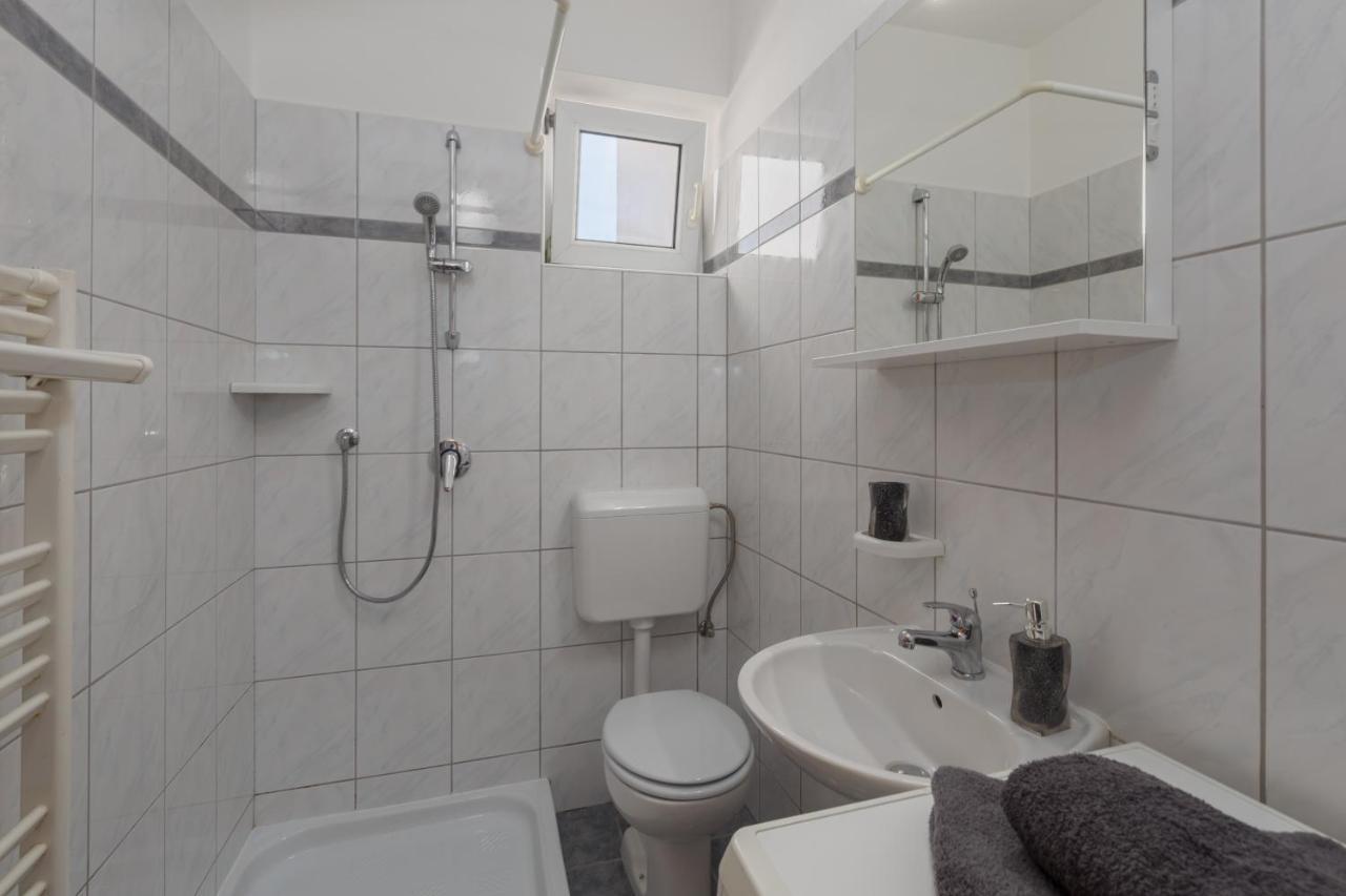 Apartments Emil Пула Екстер'єр фото