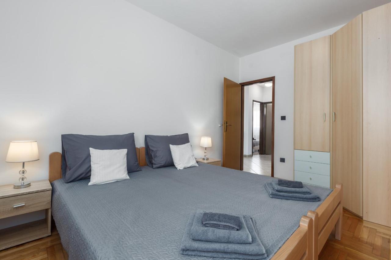 Apartments Emil Пула Екстер'єр фото