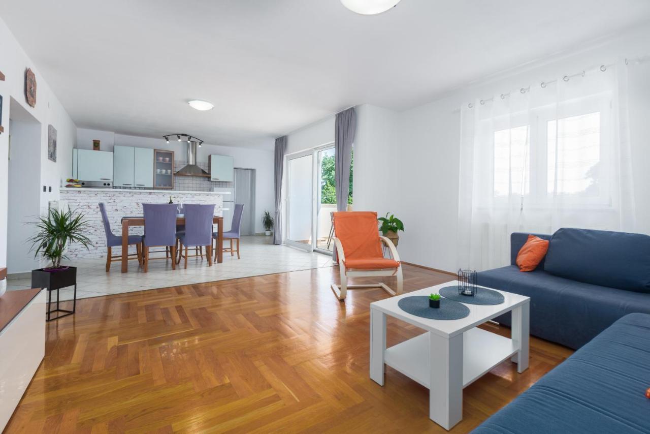 Apartments Emil Пула Екстер'єр фото