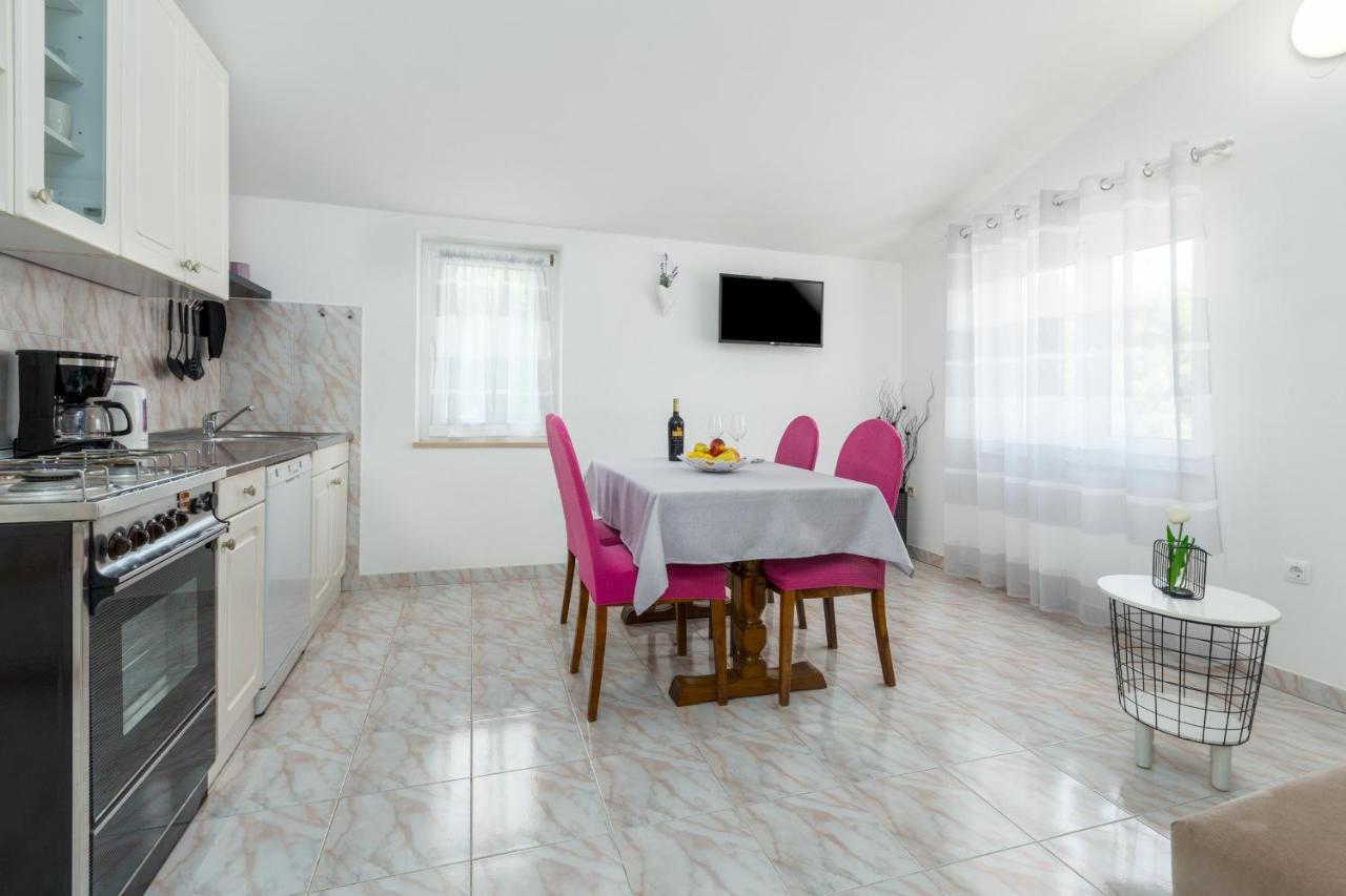 Apartments Emil Пула Екстер'єр фото