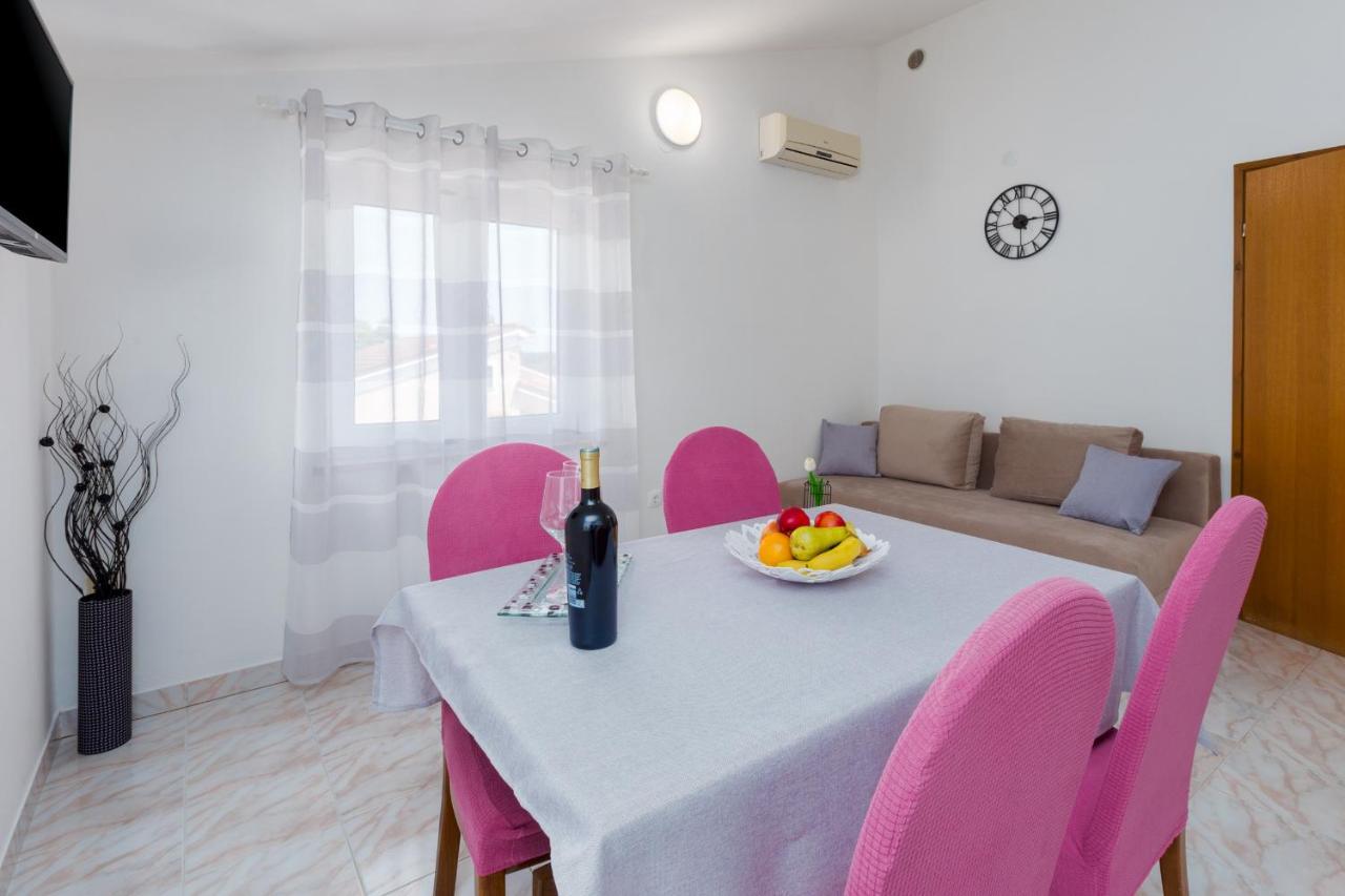 Apartments Emil Пула Екстер'єр фото