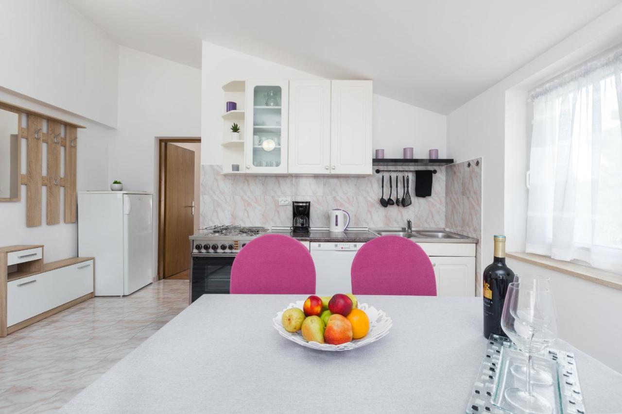 Apartments Emil Пула Екстер'єр фото