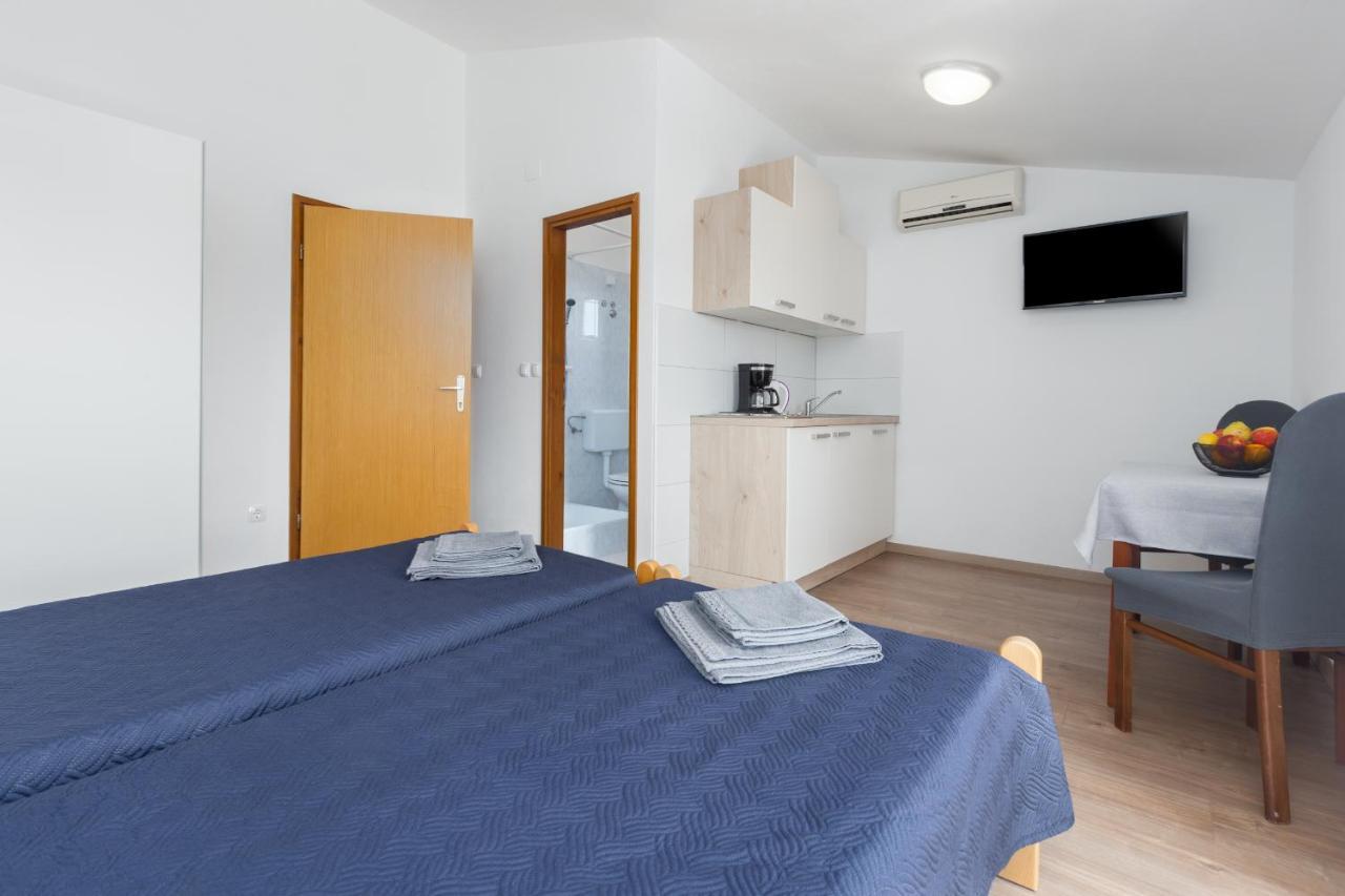 Apartments Emil Пула Екстер'єр фото