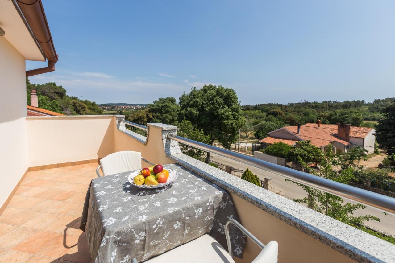 Apartments Emil Пула Екстер'єр фото