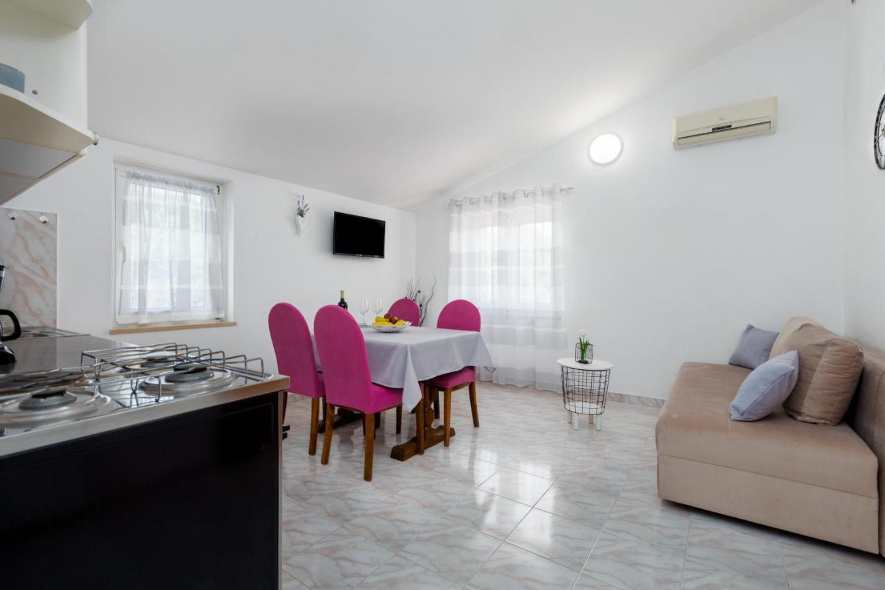 Apartments Emil Пула Екстер'єр фото