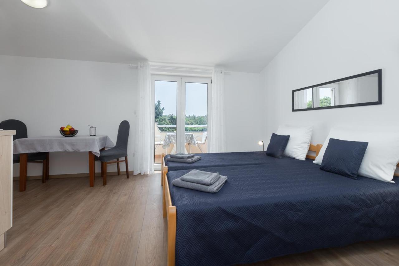 Apartments Emil Пула Екстер'єр фото