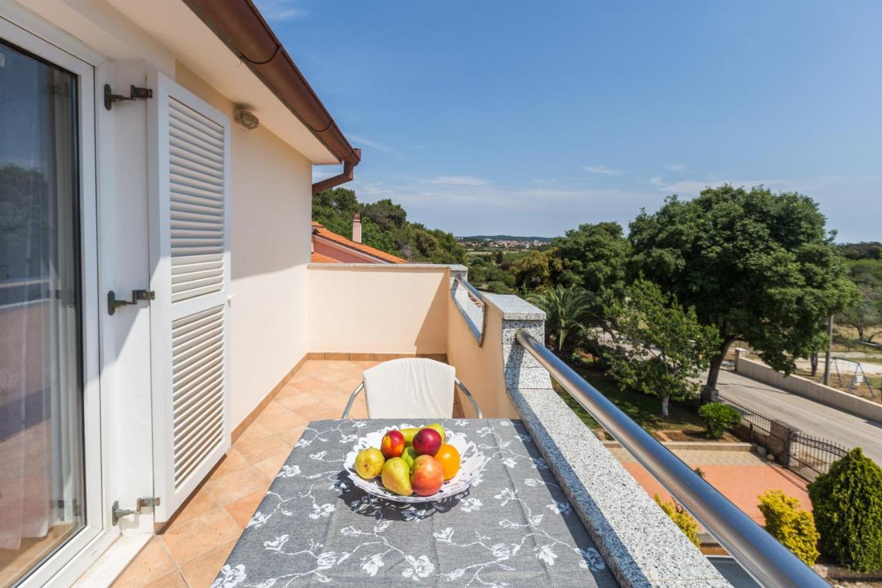 Apartments Emil Пула Екстер'єр фото